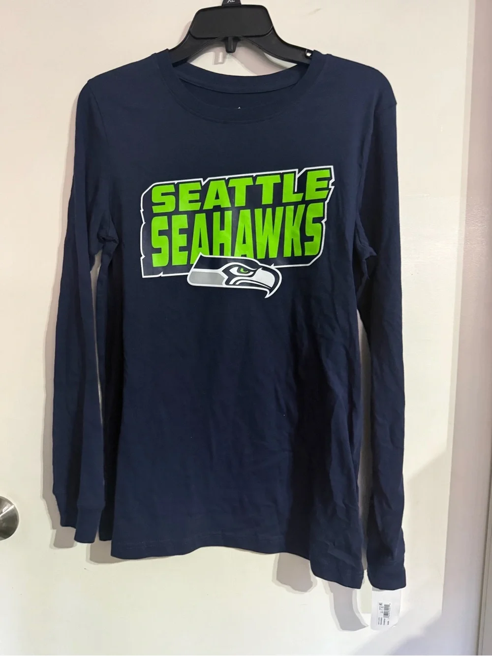 BNWT NFL Team Apparel Boys Long Sleeve T-Shirt Seahawks Size XL 16/18